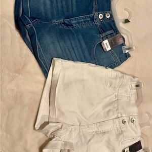 New women shorts. Size 15